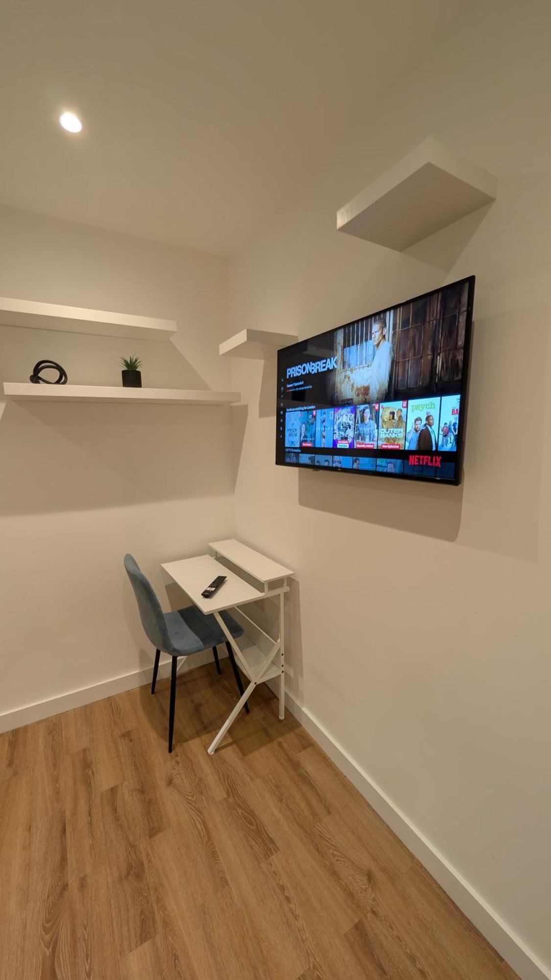 Kensington Apartment *