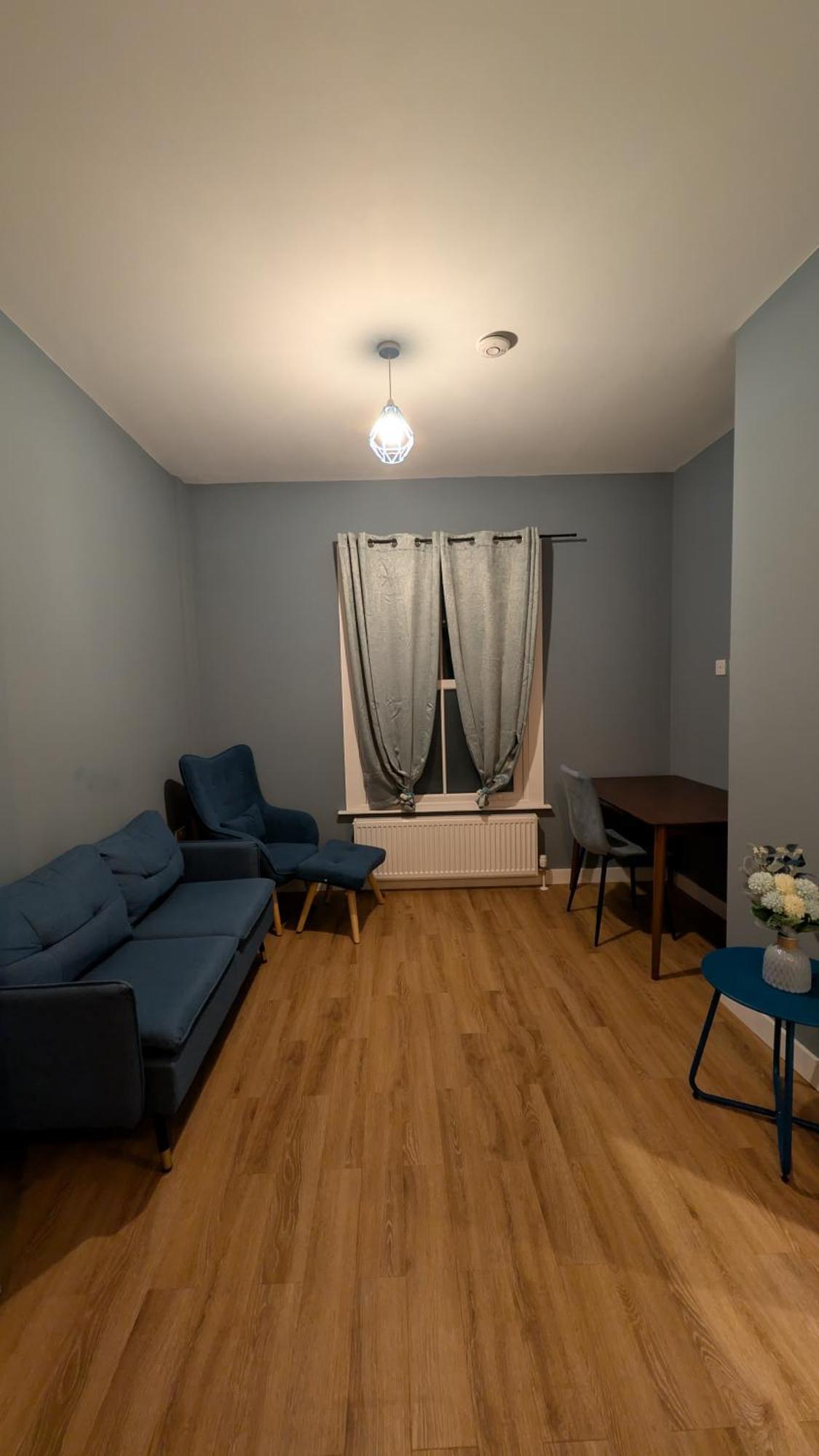 Kensington Apartment *